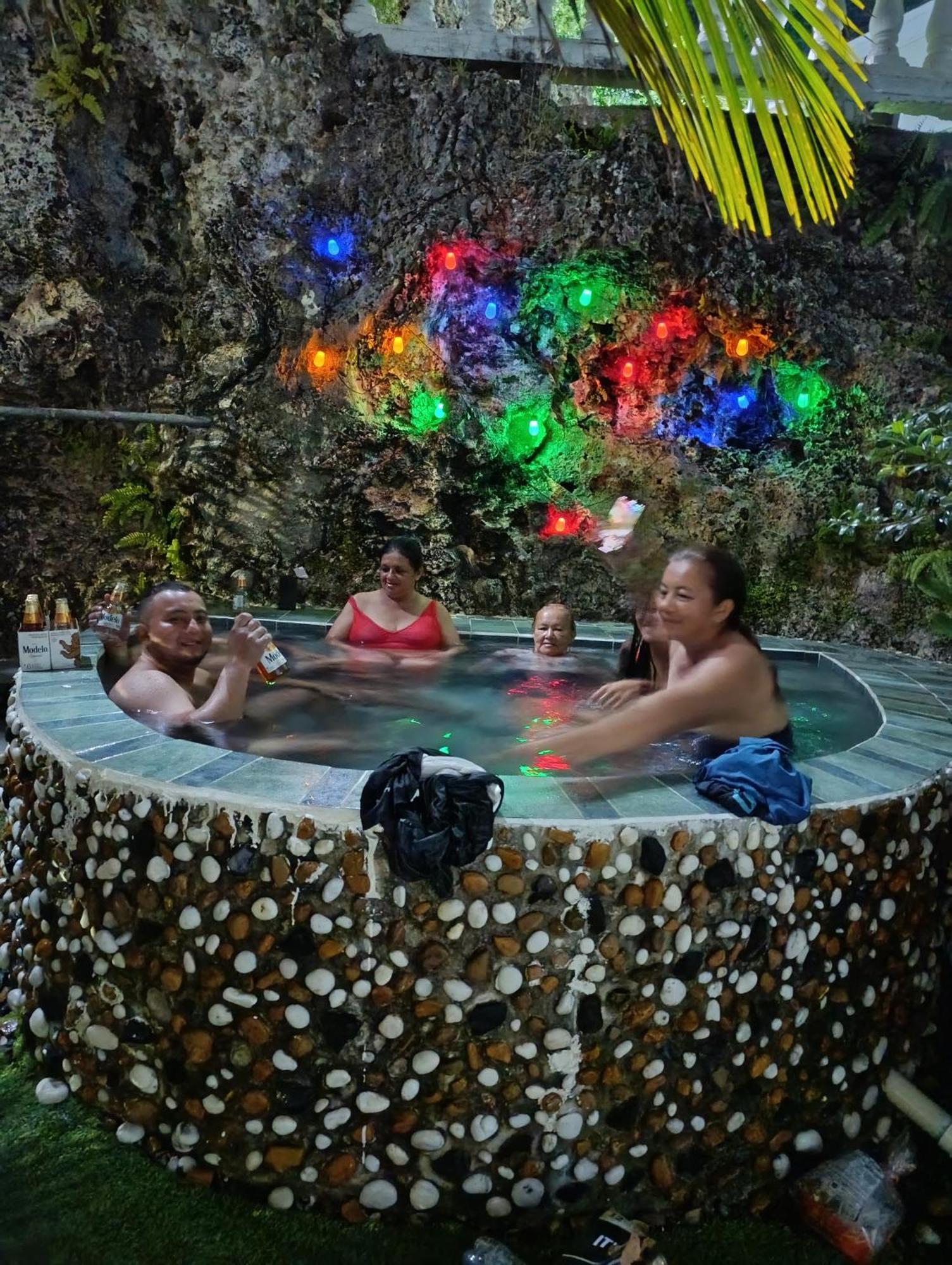 The Rock House Eco (adults Only) Couette-café